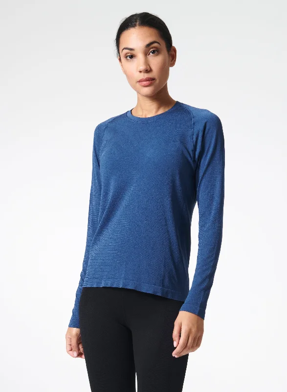 Navy Active Sports Top for Luxury -SLEEK LONGSLEEVE